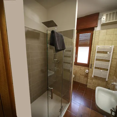 Relaxing By The דירה *